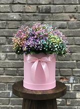 Цветочная композиция из Гипсофила и Розы в шляпной коробке в Починке