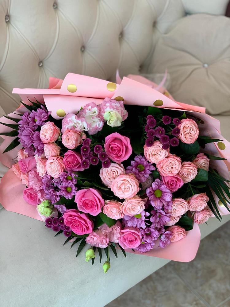 Букет цветов из: Хризантемы, Розы и Лизиантусы в Починке