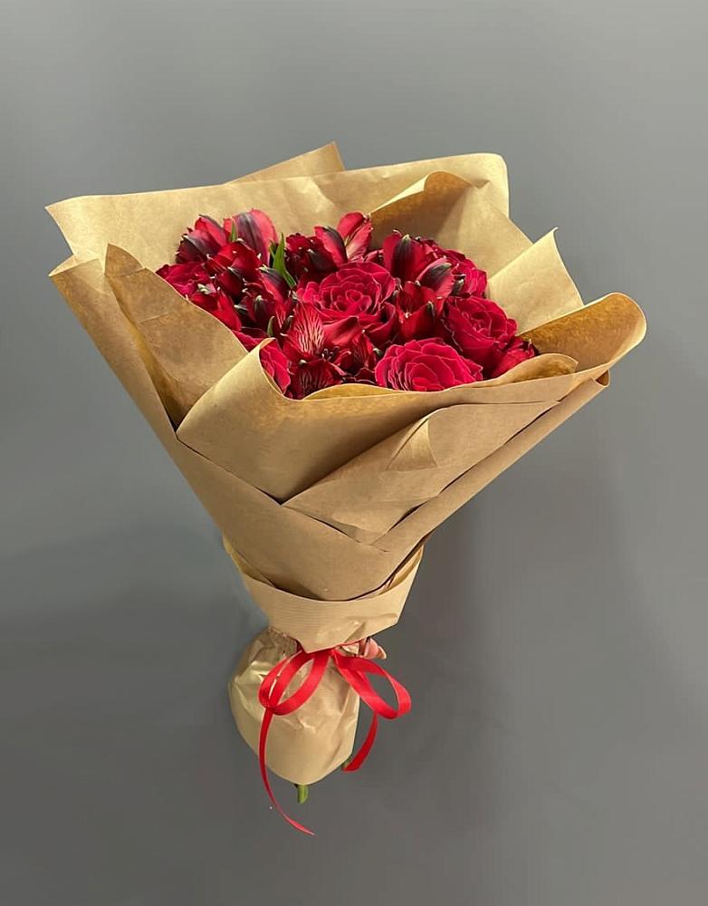 Букет цветов из: Альстромерии и Розы в Починке