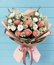 Букет цветов из:  Розы, Альстромерии и Лизиантусы в Починке