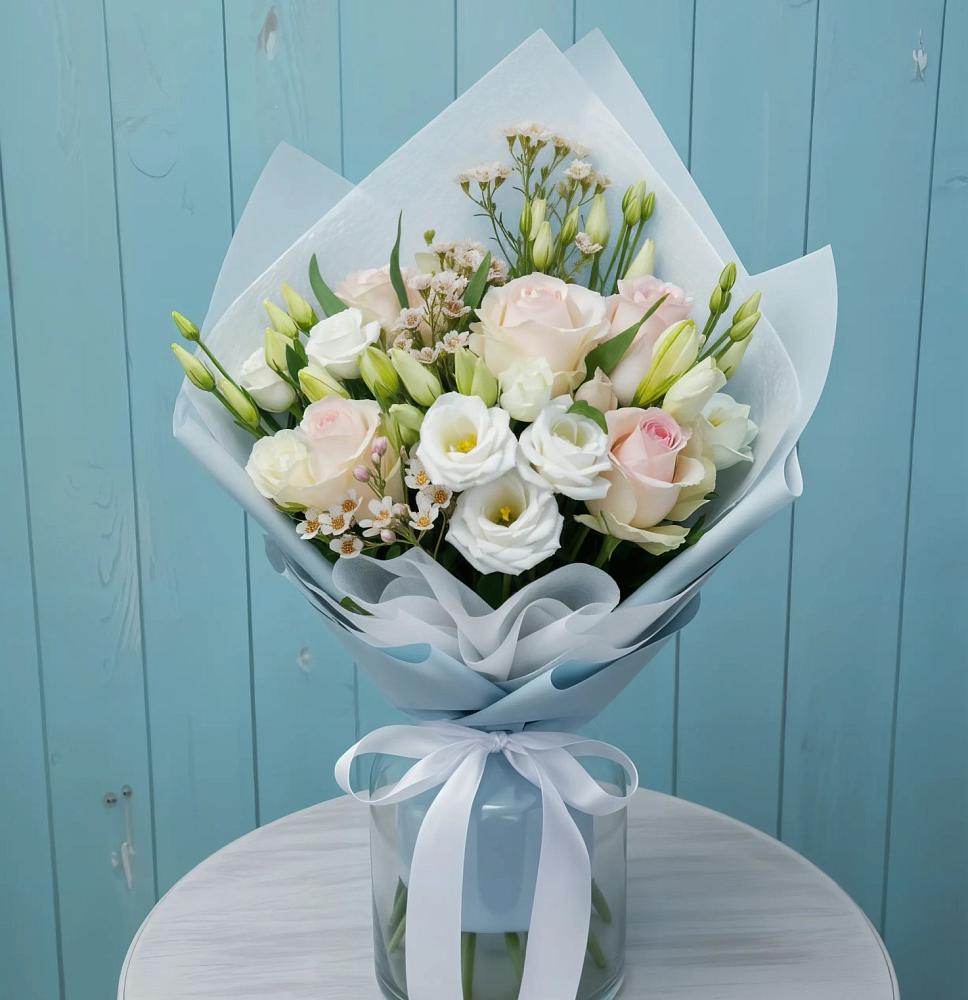 Букет цветов из: Розы и Лизиантусы в Починке