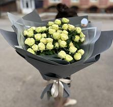 Букет Белые кустовые розы Солинеро в Починке