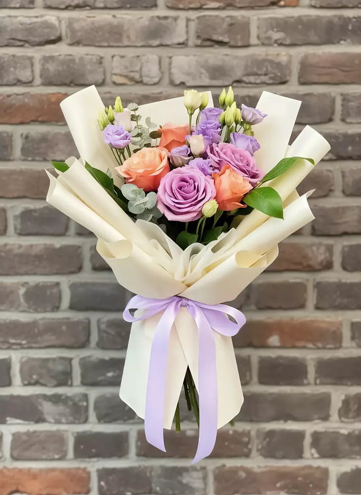 Букет цветов из: Лизиантусы и Розы в Починке