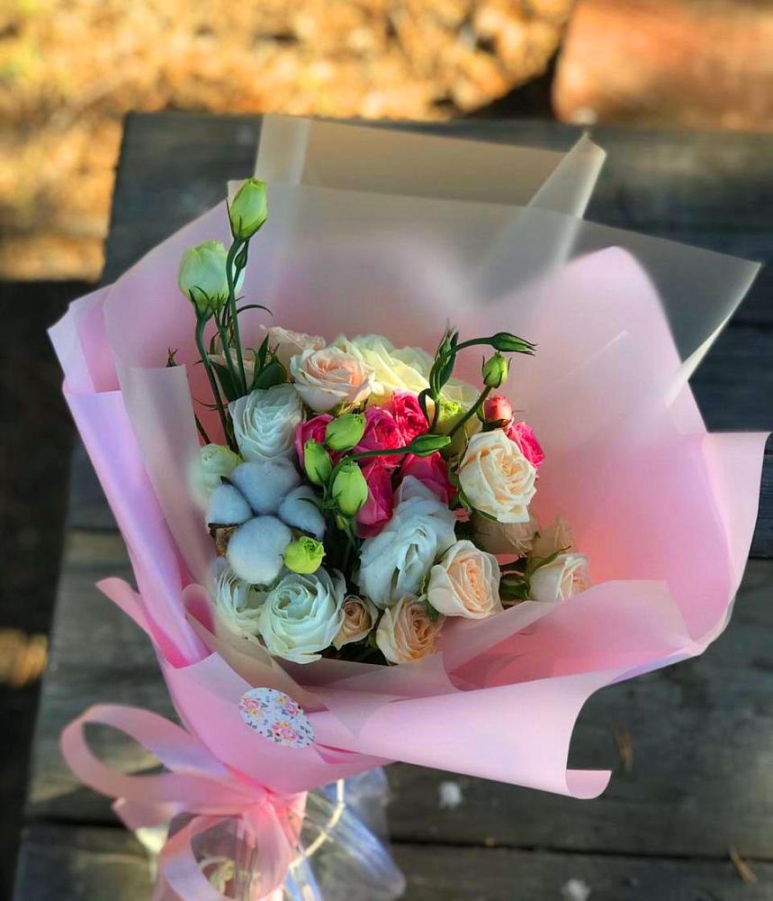 Букет цветов из: Розы и Лизиантусы в Починке