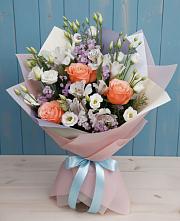 Букет цветов из:  Лизиантусы, Розы, Альстромерии и Гипсофила в Починке