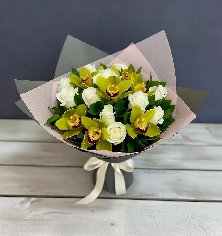 Букет цветов из: Орхидеи и Розы в Починке