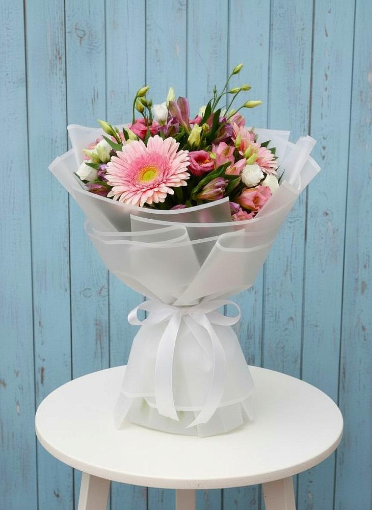 Букет цветов из: Герберы, Альстромерии и Лизиантусы в Починке