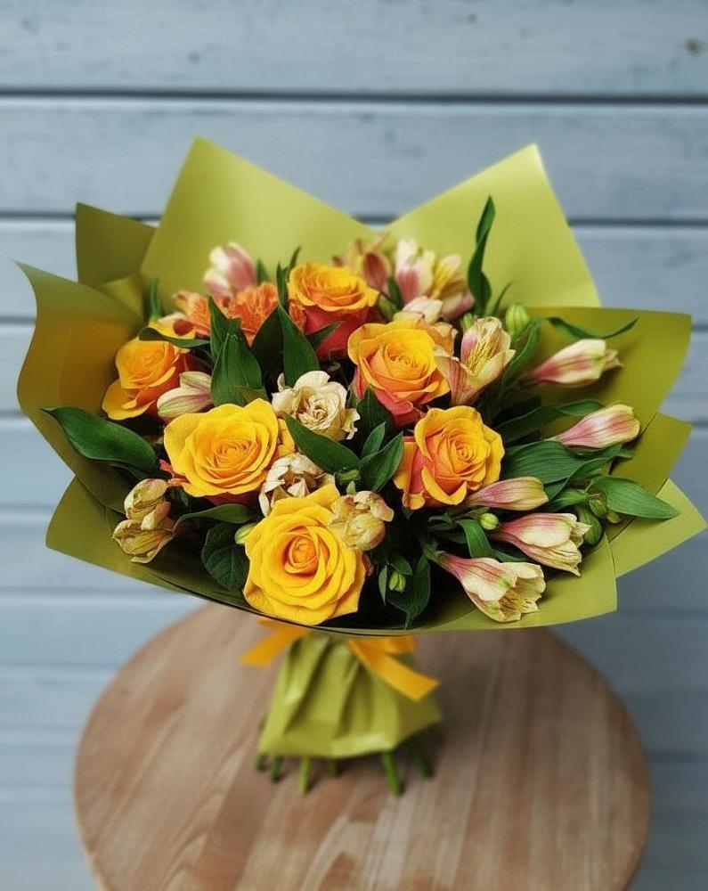 Букет цветов из: Альстромерии и Розы в Починке