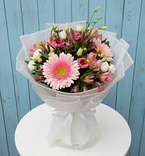 Букет цветов из:  Герберы, Альстромерии и Лизиантусы в Починке