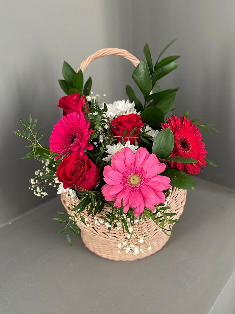 Цветочная композиция из Розы, Хризантемы и Герберы в корзине в Починке