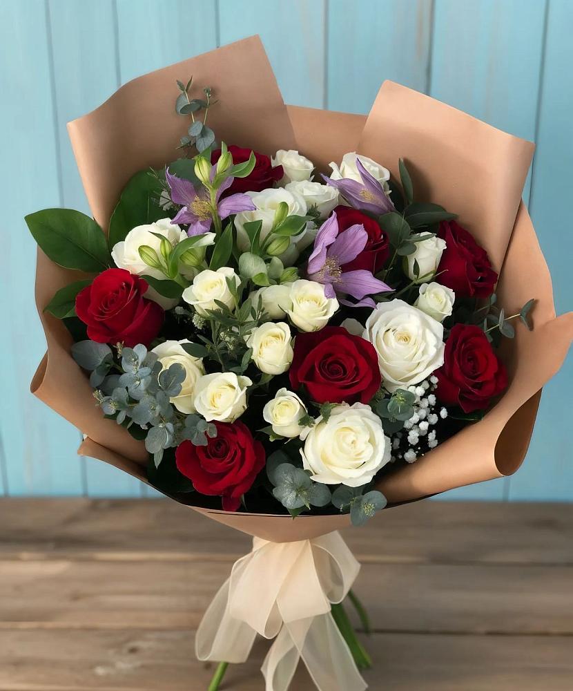 Букет цветов из: Розы и Альстромерии в Починке