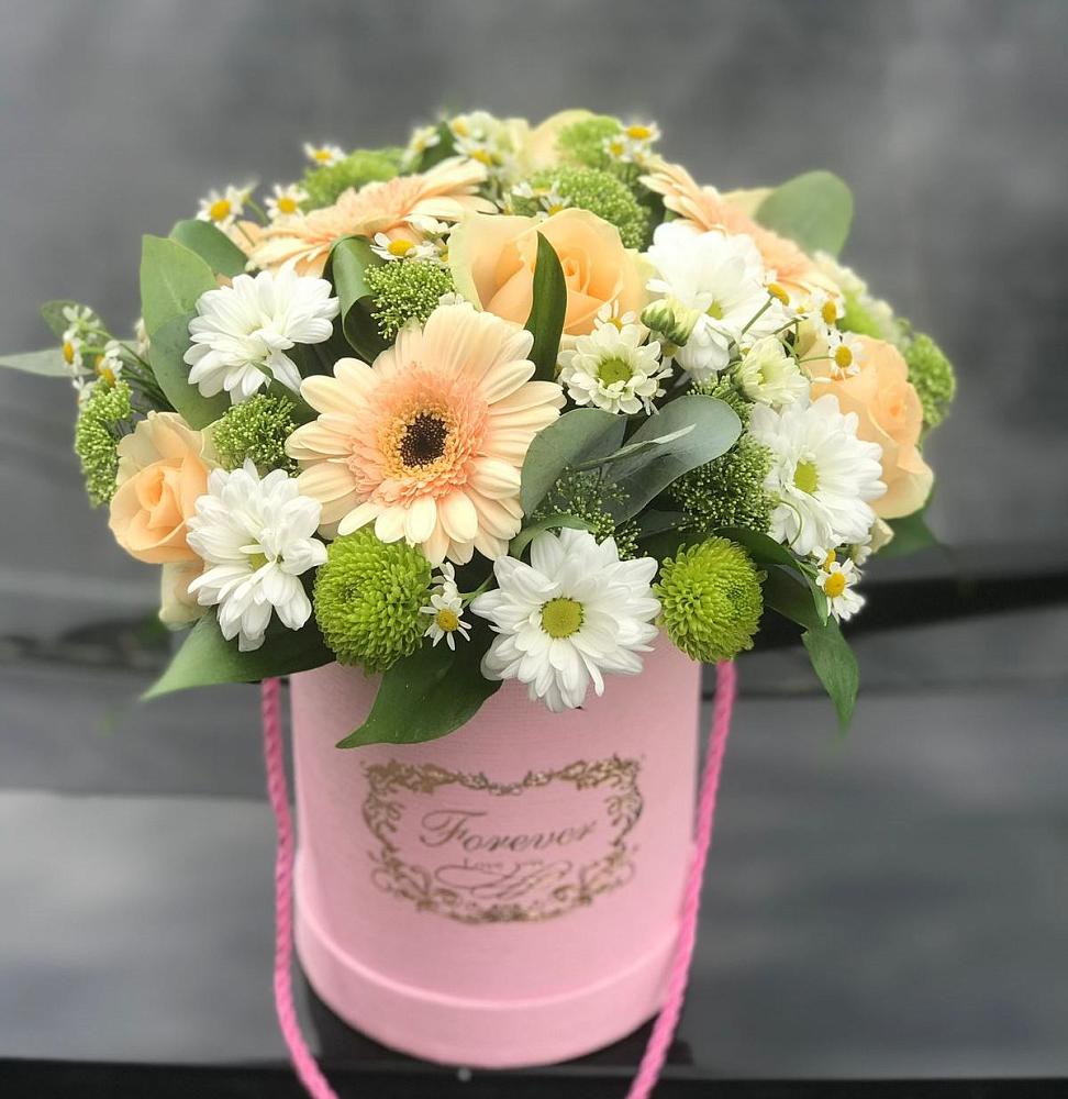 Цветочная композиция из Розы, Герберы и Хризантемы в шляпной коробке в Починке