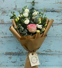 Букет цветов из:  Розы и Лизиантусы в Починке