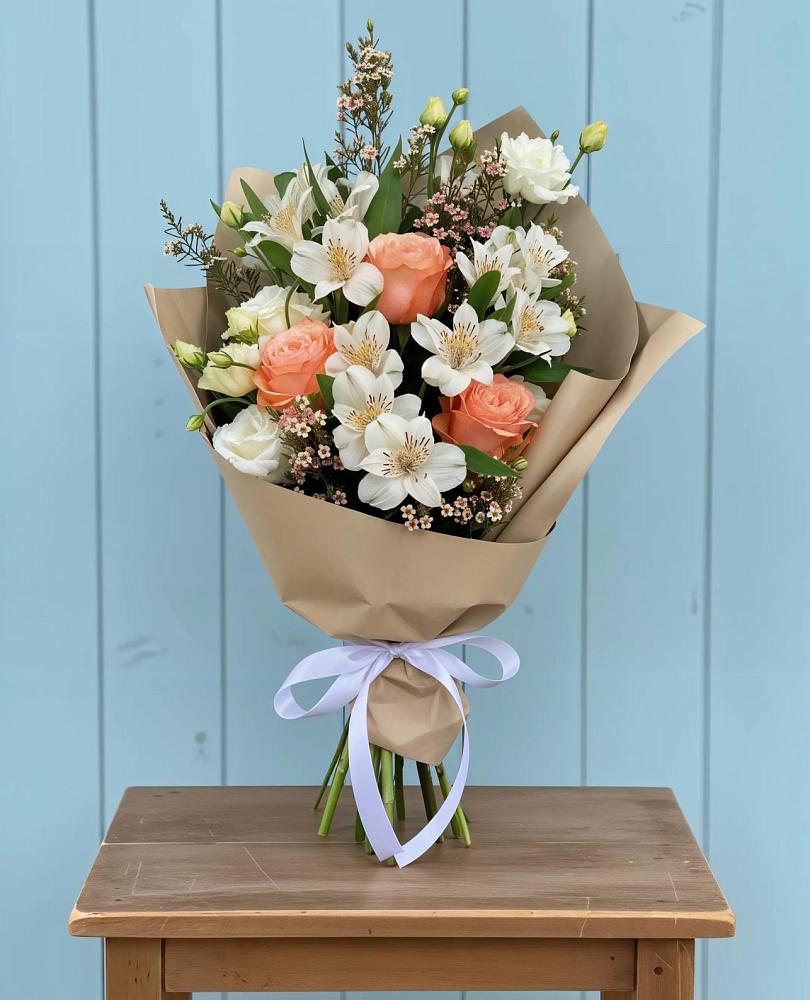 Букет цветов из: Альстромерии, Лизиантусы, Розы и Хризантемы в Починке
