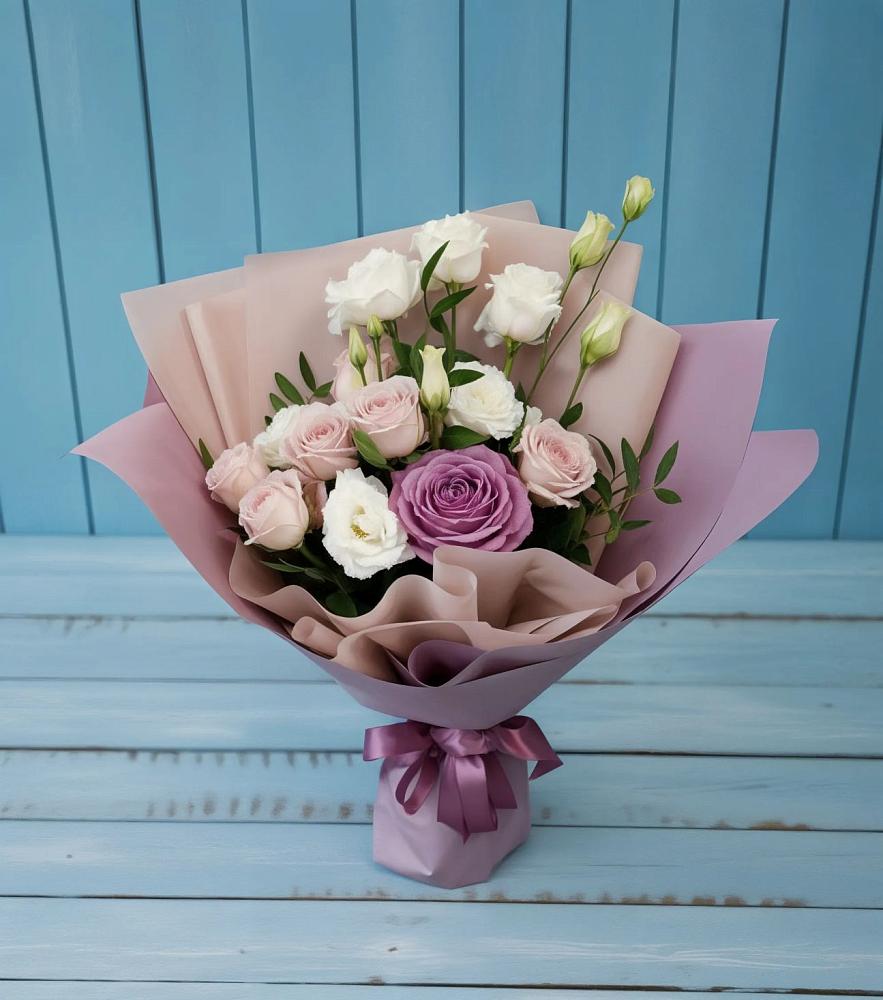 Букет цветов из: Розы и Лизиантусы в Починке